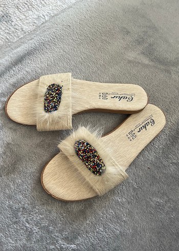 Renkli Tüylü Kadın Dolgu Topuk Terlik