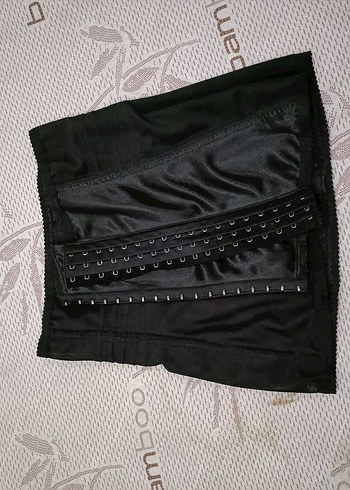 Siyah Midi Korse