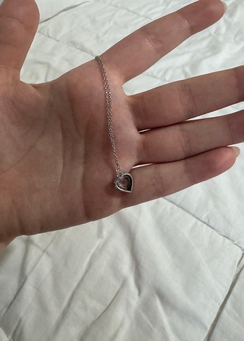  Beden gri Renk Gümüş ortası pembe taşlı kolye