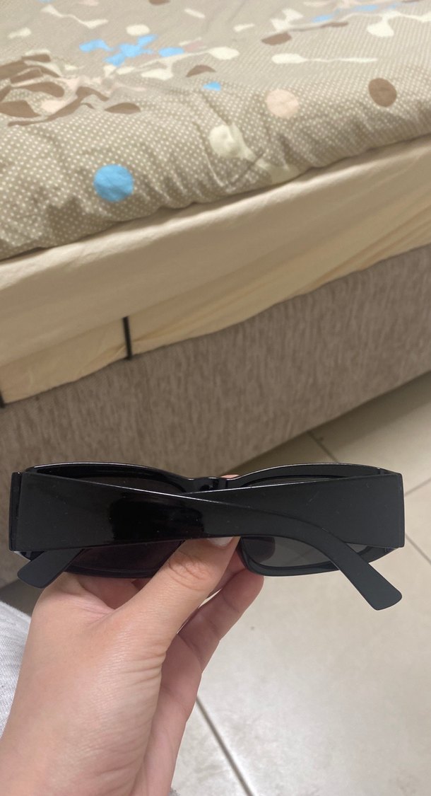 Kadın Siyah Minimalist Dikdörtgen Güneş Gözlüğü - Görsel 2