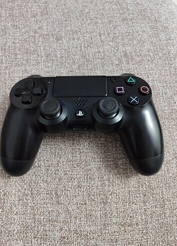 Ps 4 oyun konsolu