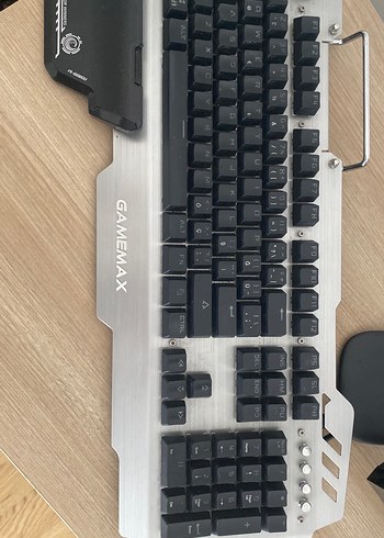 GAMEMAX Çok Renkli LED Mekanik Klavye - Görsel 2