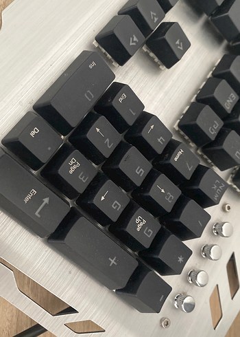 GAMEMAX Çok Renkli LED Mekanik Klavye - Görsel 3