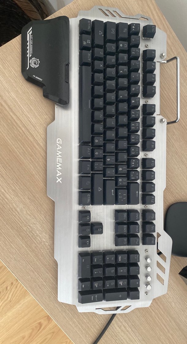 GAMEMAX Çok Renkli LED Mekanik Klavye - Görsel 2