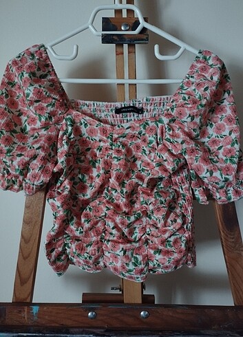 Crop pembe çiçekli bluz