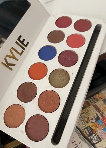 Kylie Çok Renkli Far Paleti