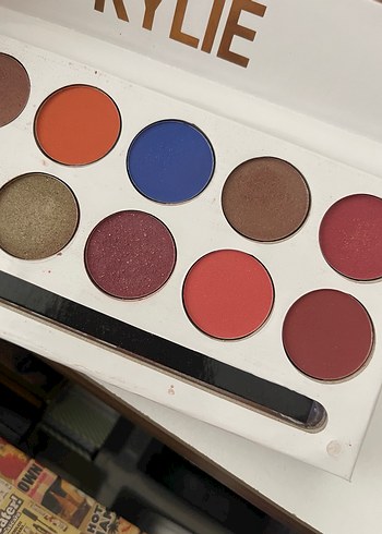  Beden Kylie Çok Renkli Far Paleti