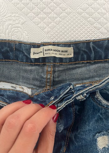 Stradivarius Lacivert Yırtık Detaylı Kadın Kot Şort