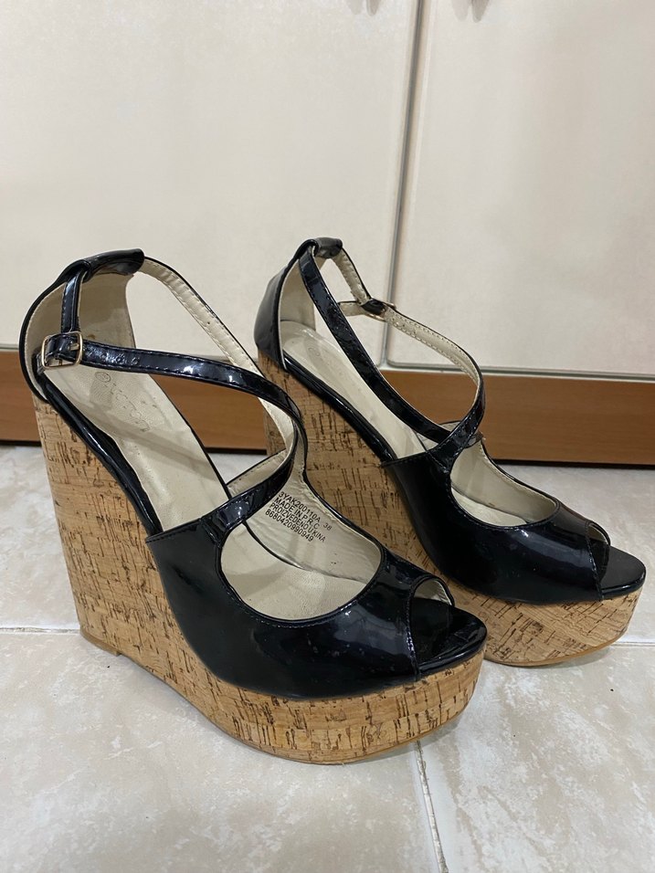 Siyah Rugan Toka Detaylı Dolgu Topuklu Ayakkabı - Görsel 3