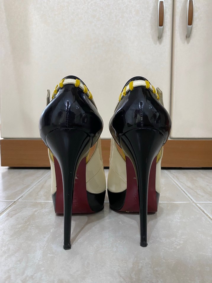 Beyaz Buckle Detaylı Yüksek Topuklu Kadın Ayakkabı - Görsel 4