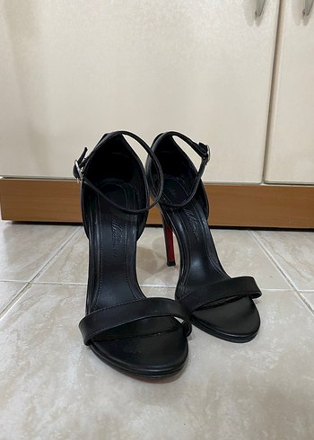Klasik Siyah Topuklu Kadın Ayakkabı