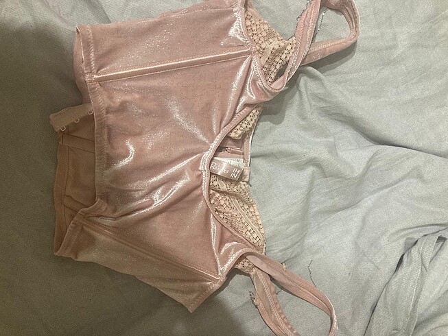 Penti pembe bustiyer