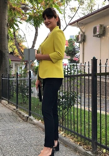 Zara Bayan sarı ceket
