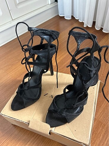 Zara marka topuklu sandalet