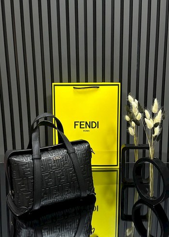 Fendi Siyah Deri Kadın Omuz Çantası