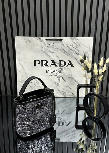 Prada Siyah Payetli Deri Kadın Çanta