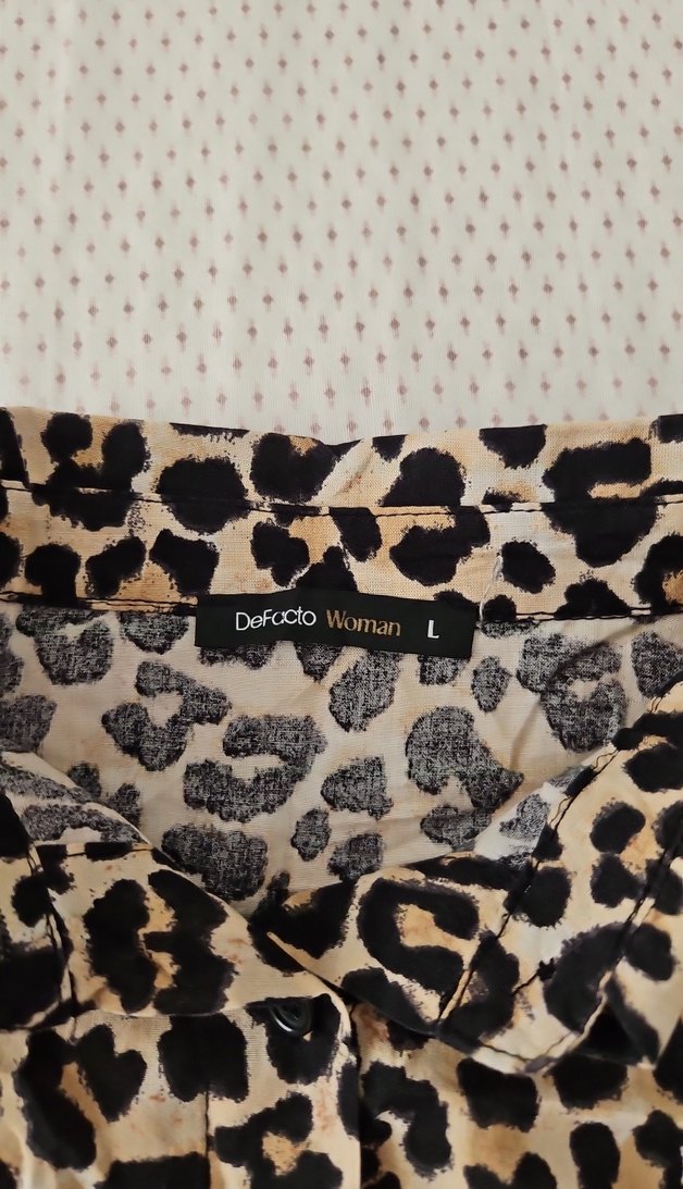 Düğmeli Leopar Desenli Kadın Gömlek - Görsel 4