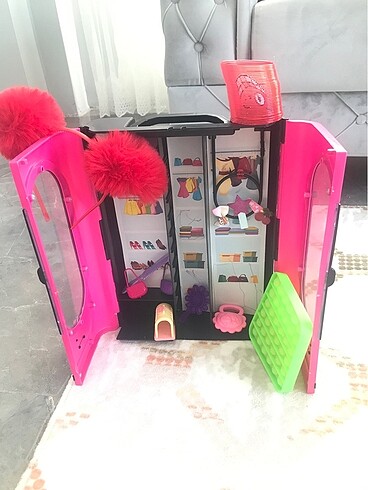Barbie dolap