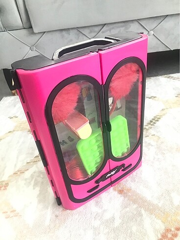  Beden Barbie dolap