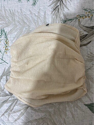 Krem rengi crop