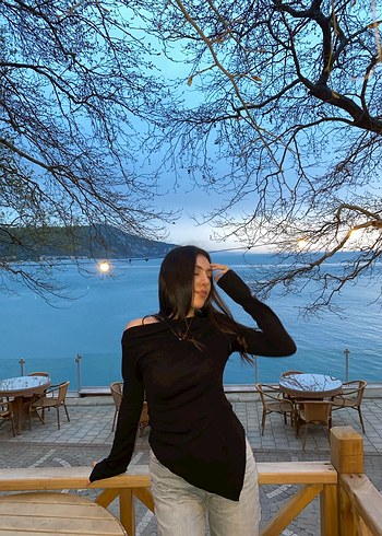 Siyah Kayık Yaka Üst - Görsel 2