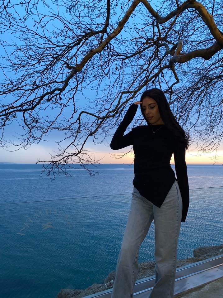 Siyah Kayık Yaka Üst - Görsel 3