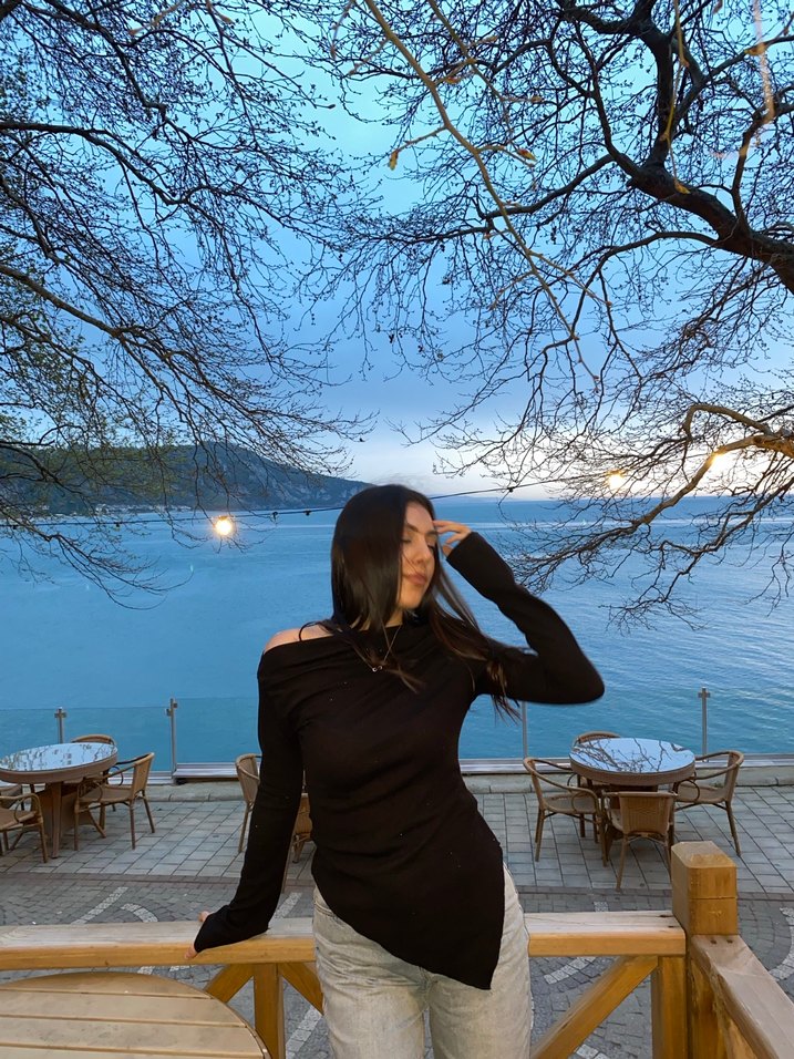 Siyah Kayık Yaka Üst - Görsel 2