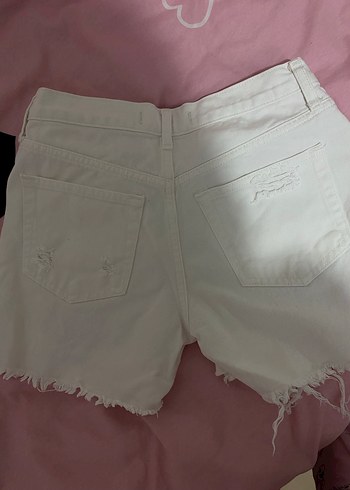 Beyaz yırtık şort - Görsel 2