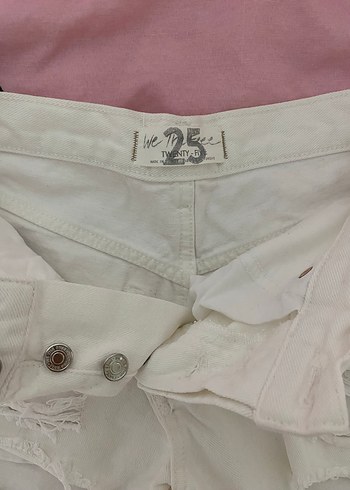 Beyaz yırtık şort - Görsel 3