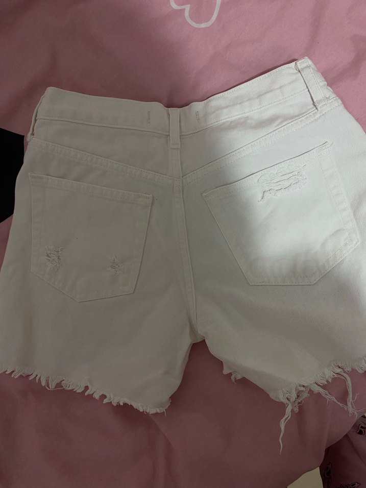 Beyaz yırtık şort - Görsel 2
