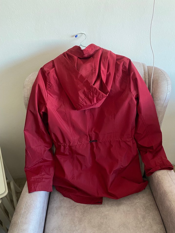 Kadın Kırmızı Midi Boy Fermuarlı Yağmurluk - Görsel 2