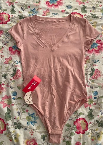 Pembe V Yaka Kısa Kollu Body