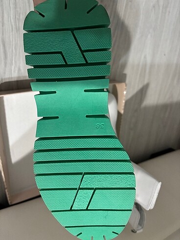 38 Beden beyaz Renk Kadın 38 numara bot hiç giyilmedi