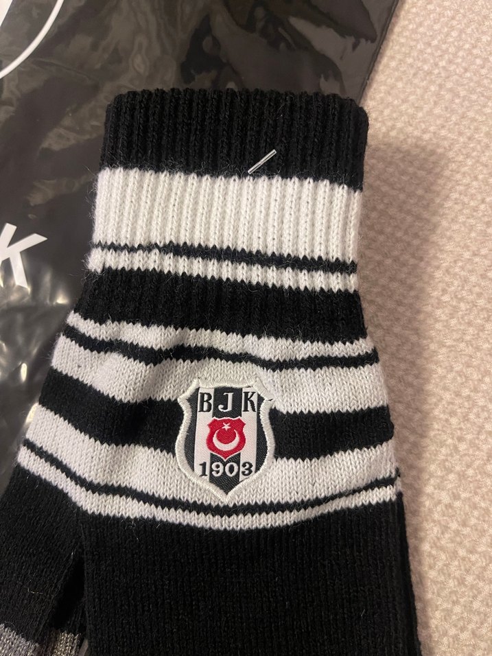 Beşiktaş Unisex Nakışlı Örgü Siyah Eldiven - Görsel 4