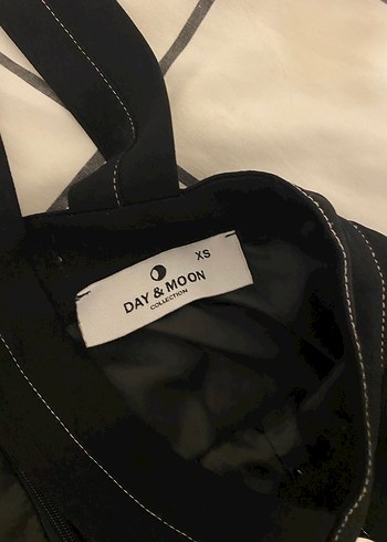 Düğmeli Siyah Askılı Mini elbise - Görsel 5