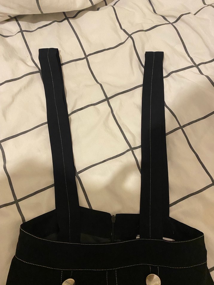 Düğmeli Siyah Askılı Mini elbise - Görsel 3