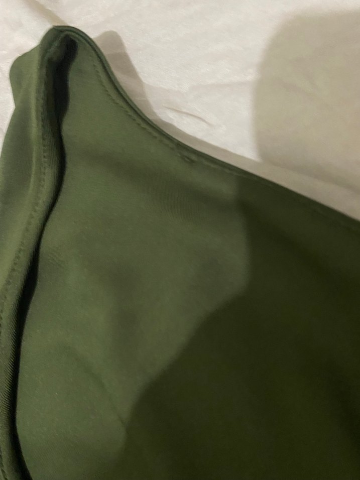 V Yakalı Koyu Yeşil Kadın Atlet - Görsel 2