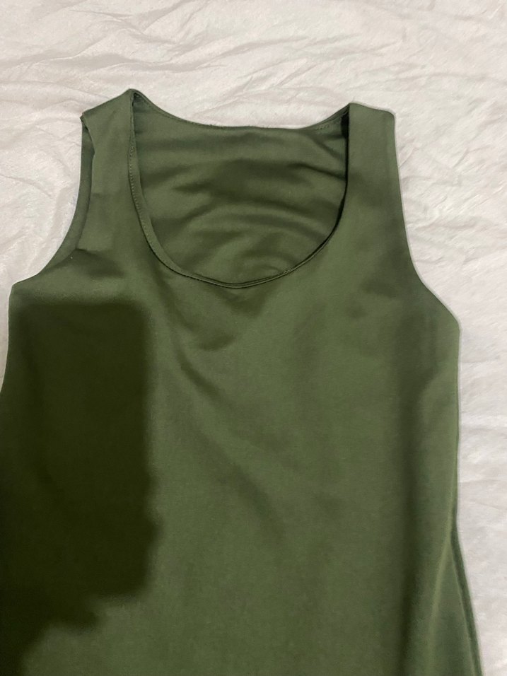 V Yakalı Koyu Yeşil Kadın Atlet - Görsel 3