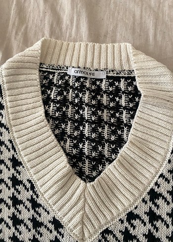 Ekose Desenli V Yaka Örgü Süveter - Görsel 2