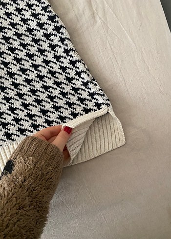 Ekose Desenli V Yaka Örgü Süveter - Görsel 5
