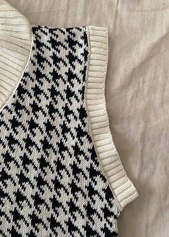 Ekose Desenli V Yaka Örgü Süveter - Görsel 4