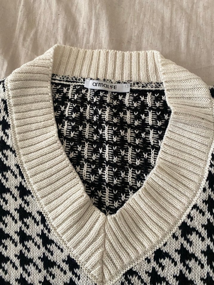 Ekose Desenli V Yaka Örgü Süveter - Görsel 2