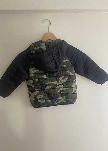 Zara Kapüşonlu Kamuflaj Desenli Çocuk Mont - Görsel 2