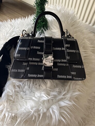 Tommy hilfiger çanta