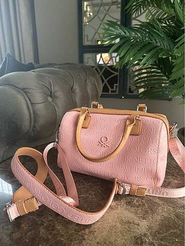 Pembe çanta