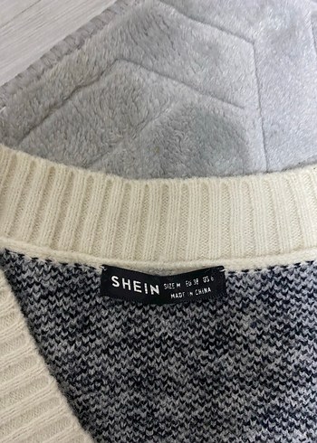 Sheinside Kare Desenli V Yaka Kadın Süveter