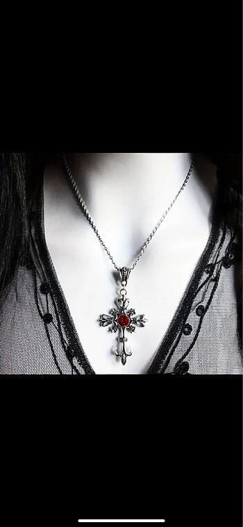 Gotik desenli kolye