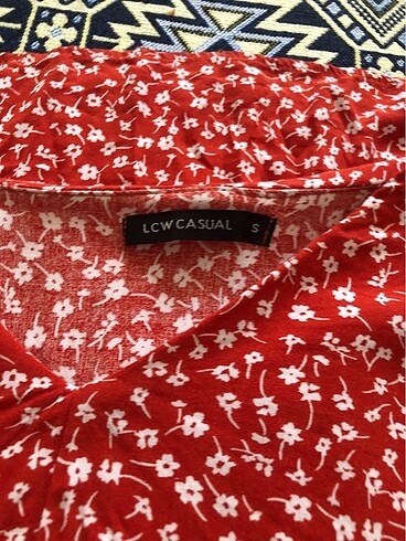 LC Waikiki Kırmızı çiçekli LCW elbise