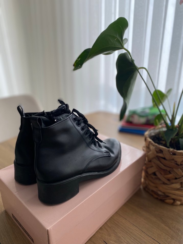 Siyah Deri Kadın Topuklu Bot - Görsel 2