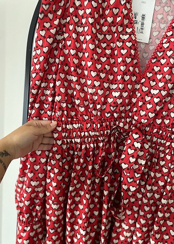 Kırmızı elbise - Görsel 3